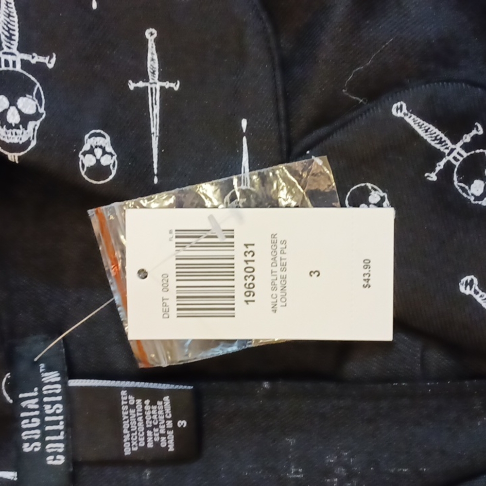 NWT Hot topic Social Collision 3x split dagger lounge set Black /white - Picture 6 of 16